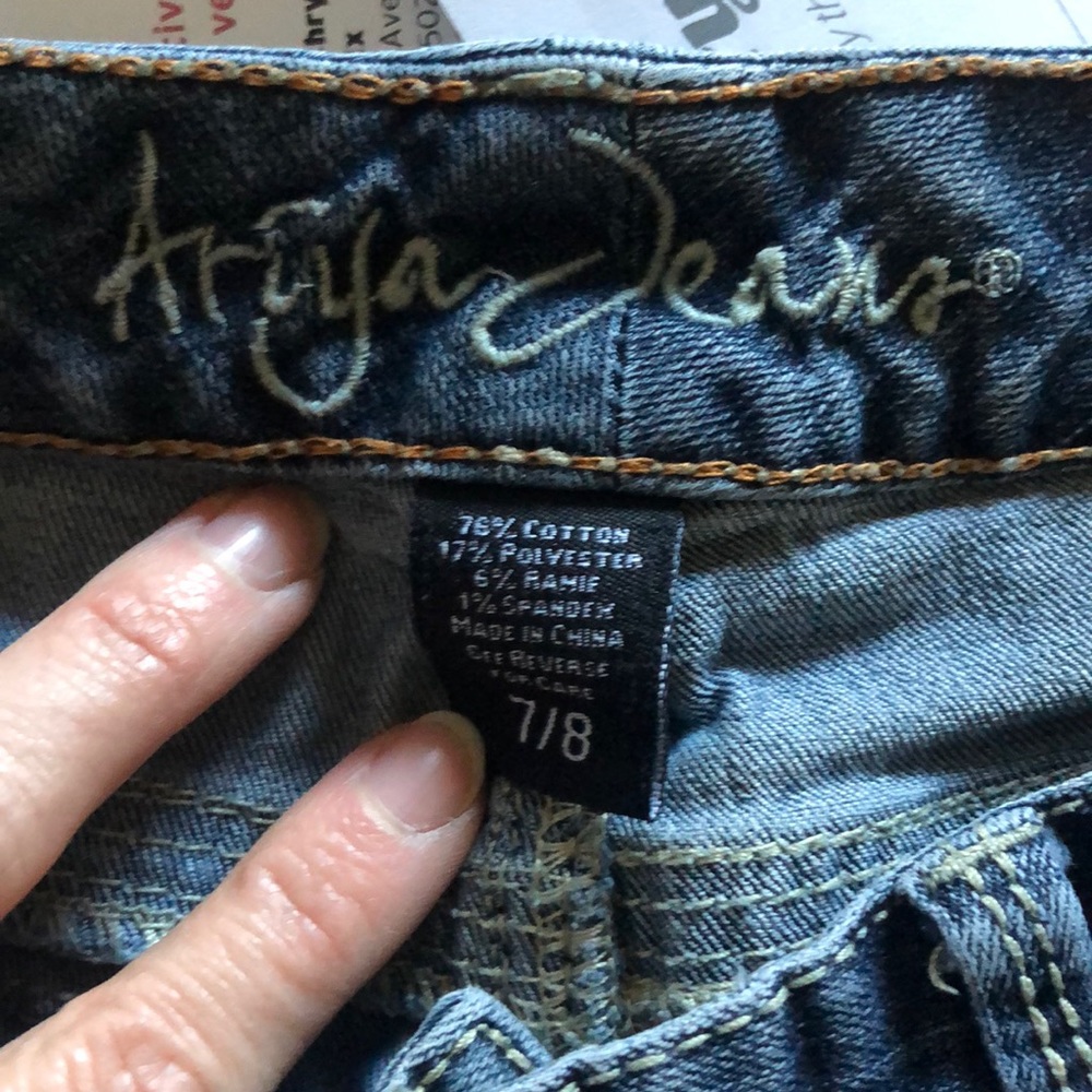 Ariya Jeans size 7/8. Skinny jean.